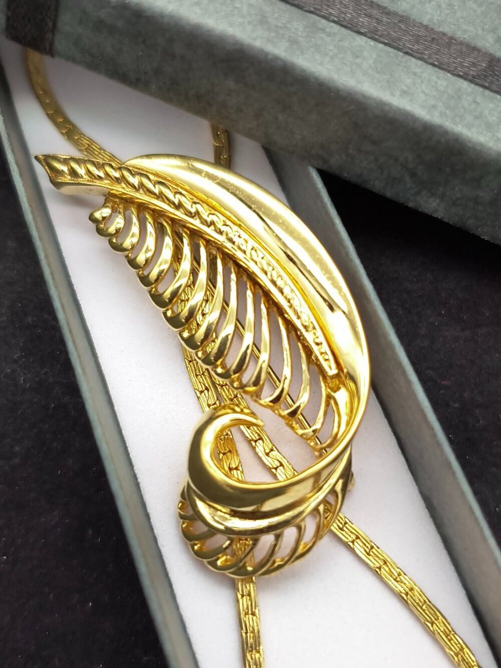 D'Orlan Vintage 22K Gold-Plated Plume Brooch & Textured Link Chain